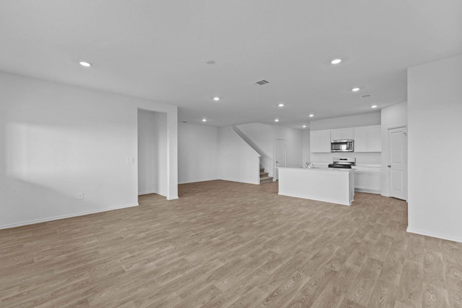 Spacious, unfurnished interior of a new home in Durango, Mustang Ridge (Image 13).