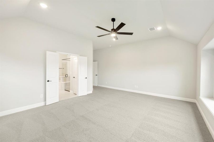 Spacious, unfurnished interior of a new home in Sunset Ridge, Alvarado (Image 28).