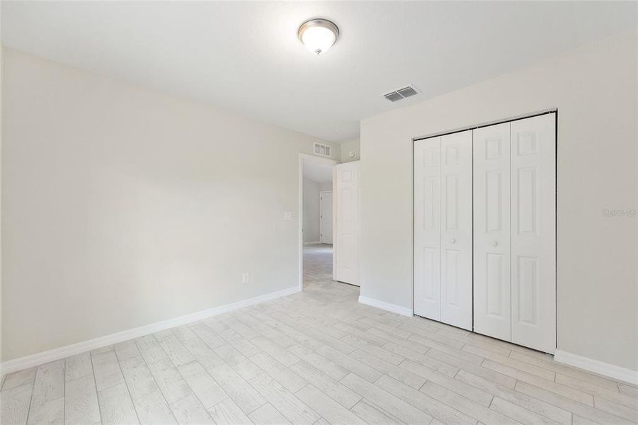 Spacious, unfurnished interior of a new home in , Ocala (Image 13).