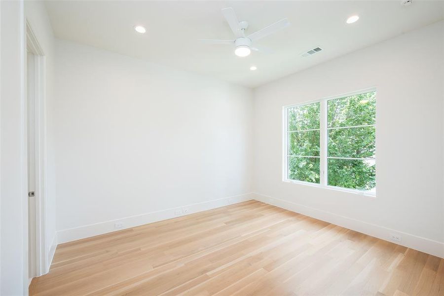 Unfurnished room featuring light wood-type flooring and ceiling fan