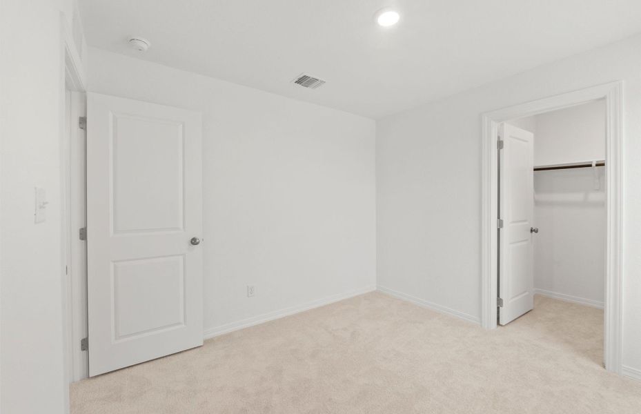 Spacious, unfurnished interior of a new home in Larson Crossing, Elgin (Image 39).