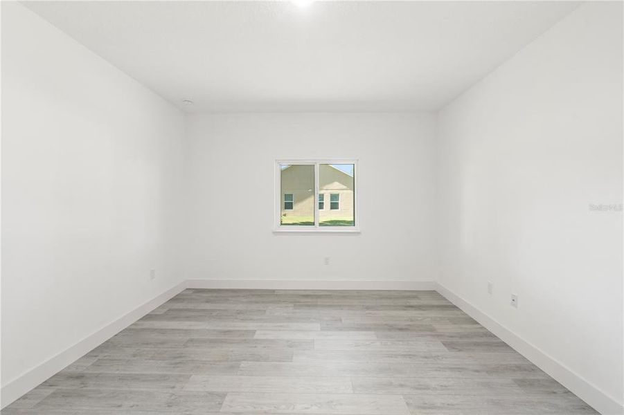 Spacious, unfurnished interior of a new home in , Clermont (Image 19).