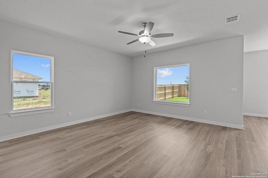 Spacious, unfurnished interior of a new home in Weltner Farms 50’s, New Braunfels (Image 13).
