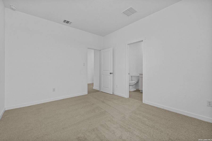 Spacious, unfurnished interior of a new home in Voss Farms, New Braunfels (Image 11).