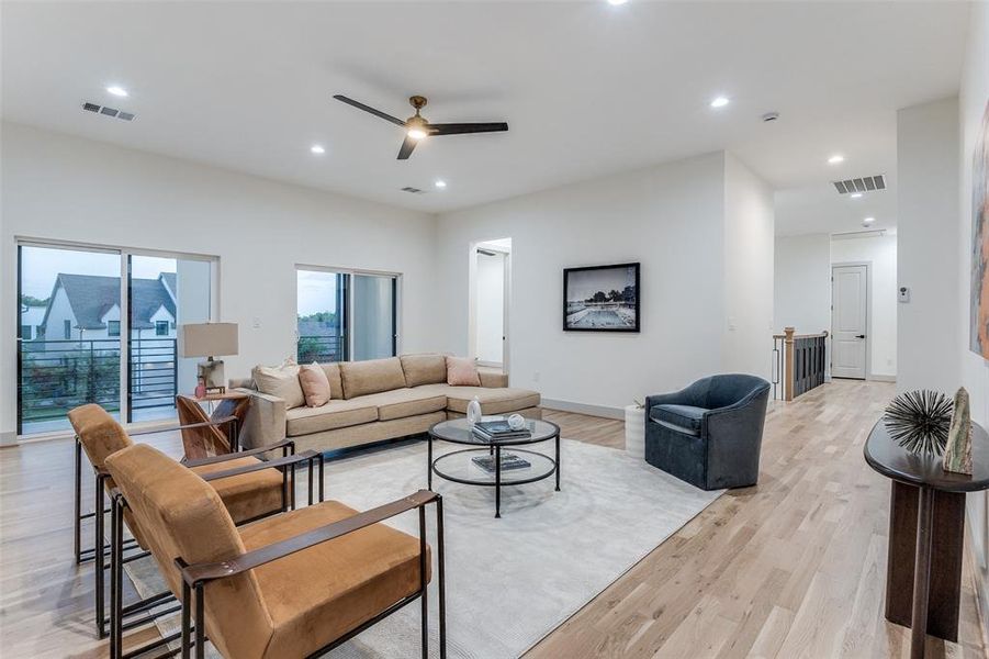 Furnished interior view inside a new home in , Dallas (Image 26). Furnished interior view inside a new home in , Dallas (Image 26).