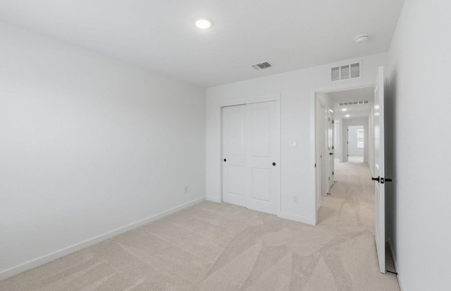 Spacious, unfurnished interior of a new home in Santa Rita Ranch, Liberty Hill (Image 27).