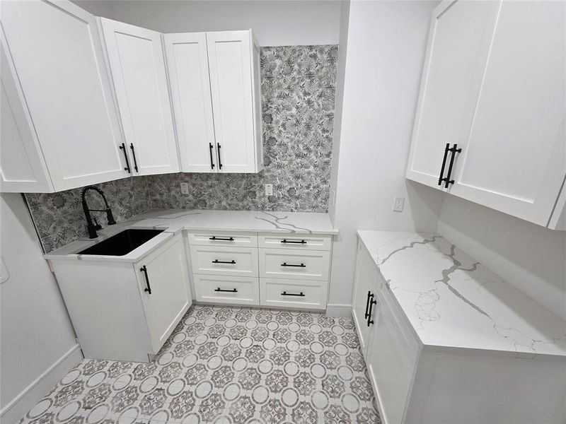 Furnished interior view inside a new home in , Waxahachie (Image 13).