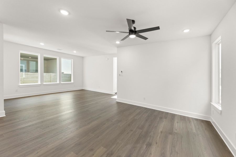 Spacious, unfurnished interior of a new home in Painted Tree, McKinney (Image 23).