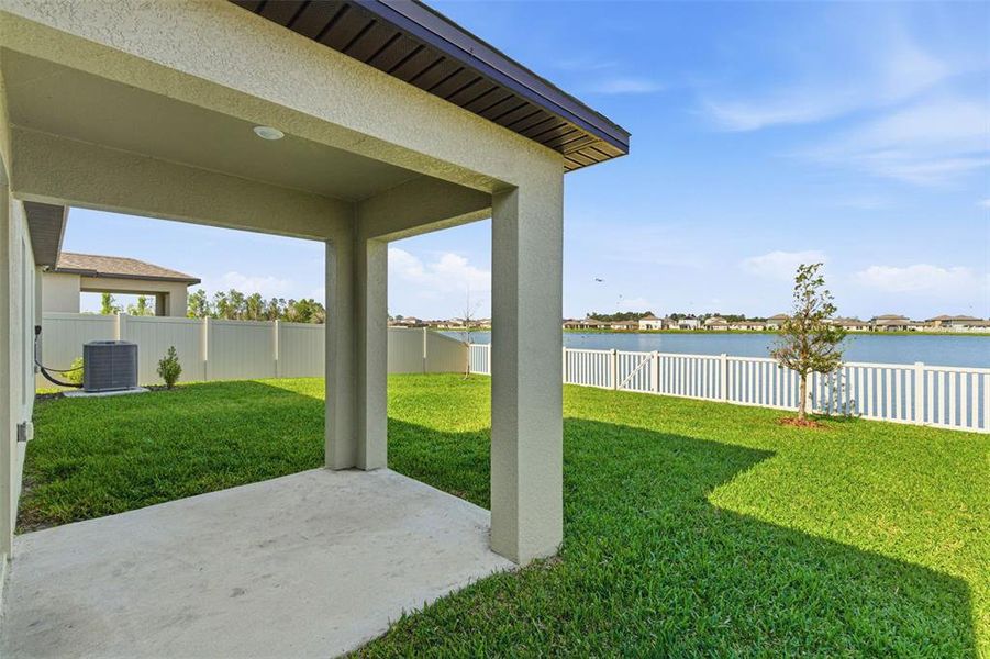 Exterior details and patio area of a home in North Park Isle, Plant City (Image 28).