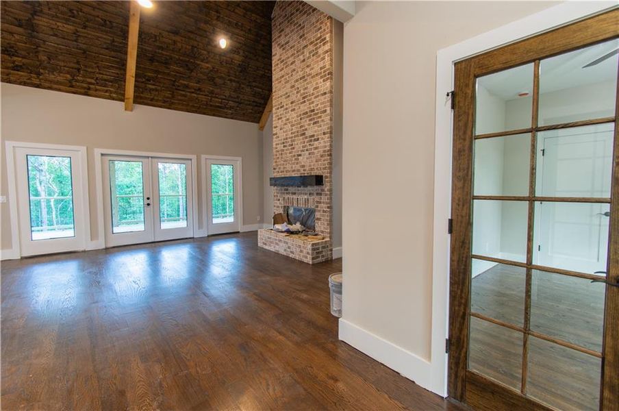 Spacious, unfurnished interior of a new home in , Fairmount (Image 23).