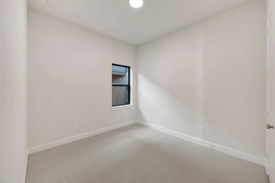 Spacious, unfurnished interior of a new home in Sienna - Grove Collection, Missouri City (Image 19).
