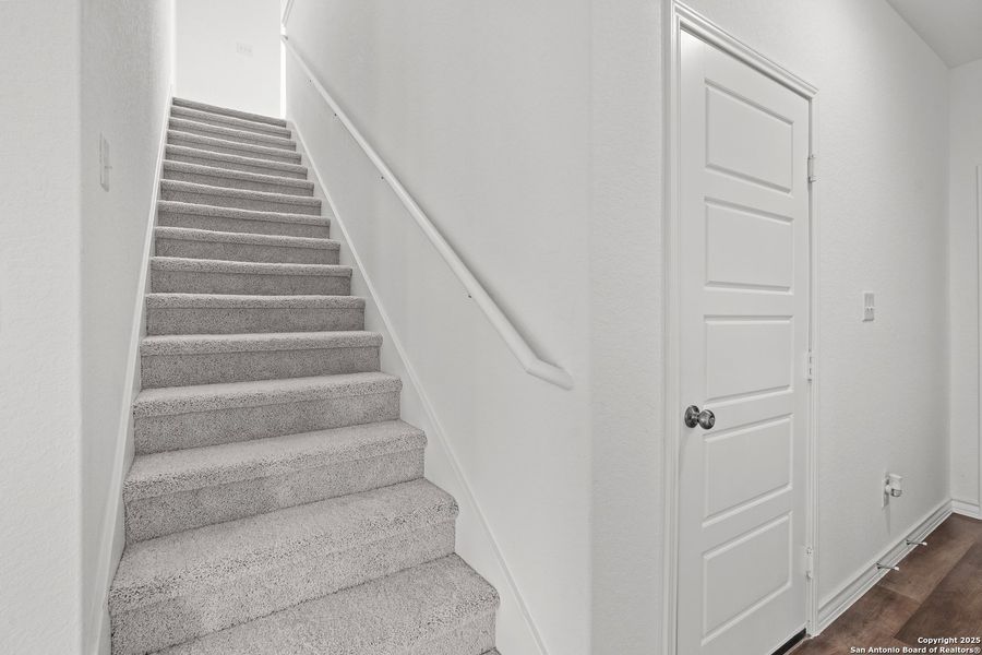 Spacious, unfurnished interior of a new home in Horizon Ridge, San Antonio (Image 20).