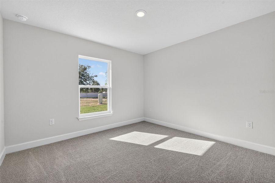 Spacious, unfurnished interior of a new home in Hill Country Estates, Dade City (Image 27).