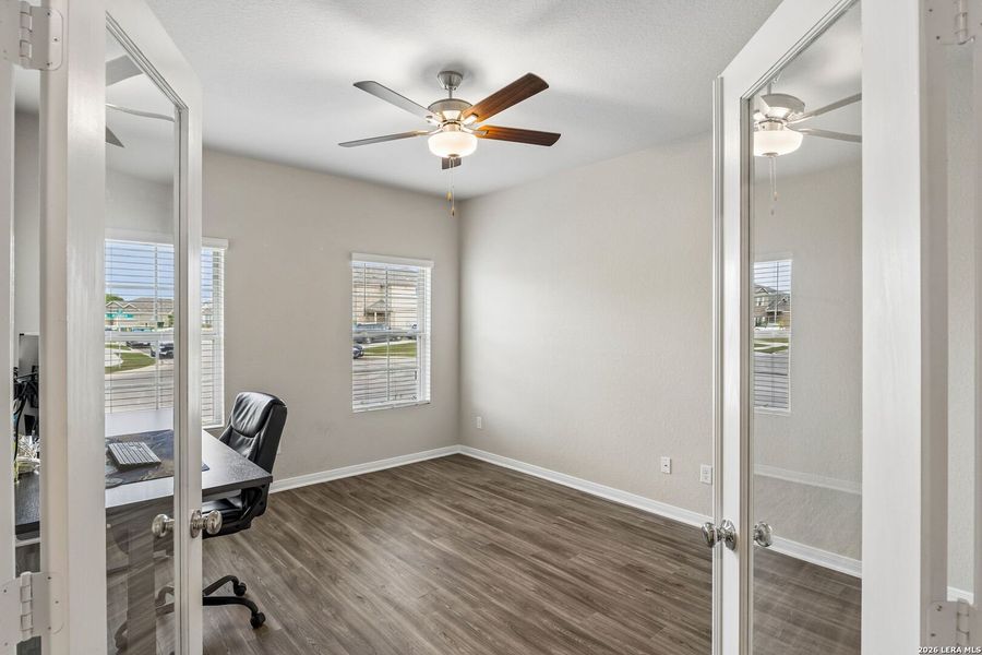 Spacious, unfurnished interior of a new home in Greenfield, New Berlin (Image 38).