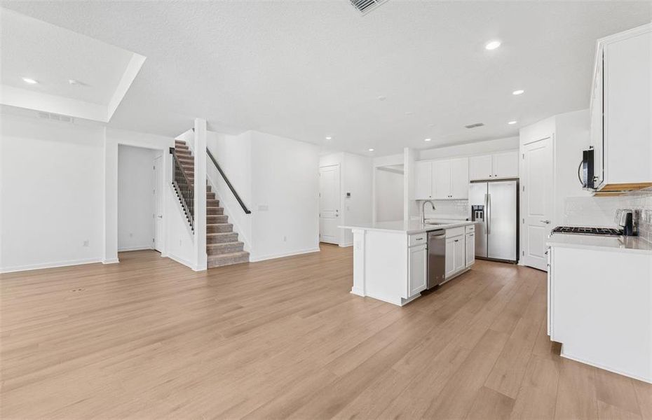 Spacious, unfurnished interior of a new home in Waterset, Apollo Beach (Image 20). Spacious, unfurnished interior of a new home in Waterset, Apollo Beach (Image 20).