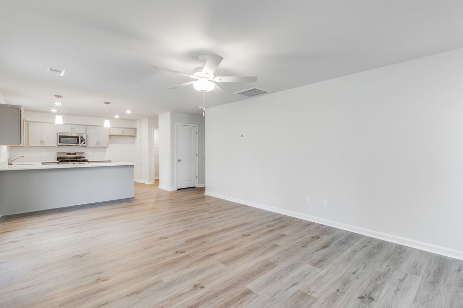 Spacious, unfurnished interior of a new home in Bluefield, Lexington (Image 19).