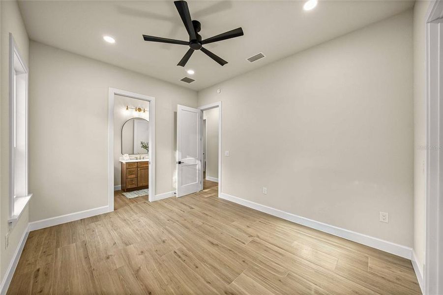 Spacious, unfurnished interior of a new home in , Ocala (Image 22).