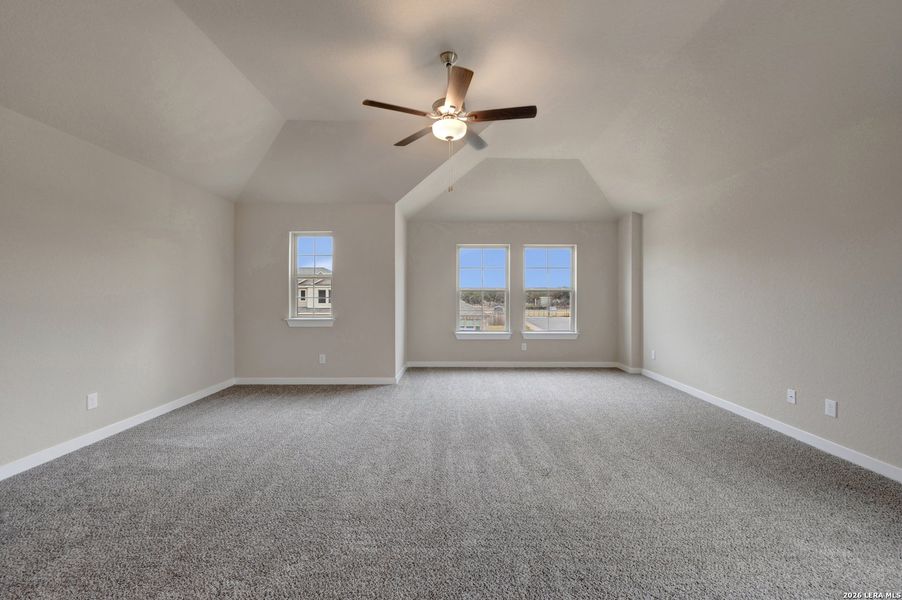 Spacious, unfurnished interior of a new home in Winding Brook, San Antonio (Image 39).