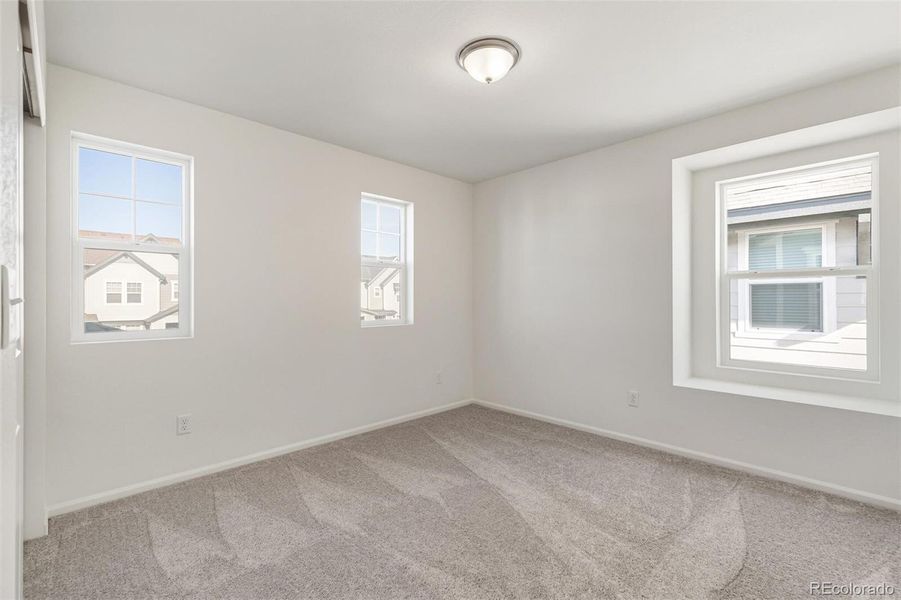 Spacious, unfurnished interior of a new home in Turnberry, Commerce City (Image 25).