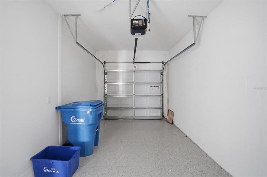 Spacious, unfurnished interior of a new home in , Wesley Chapel (Image 25).