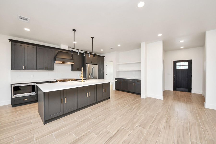 Furnished interior view inside a new home in , Rosharon (Image 18).