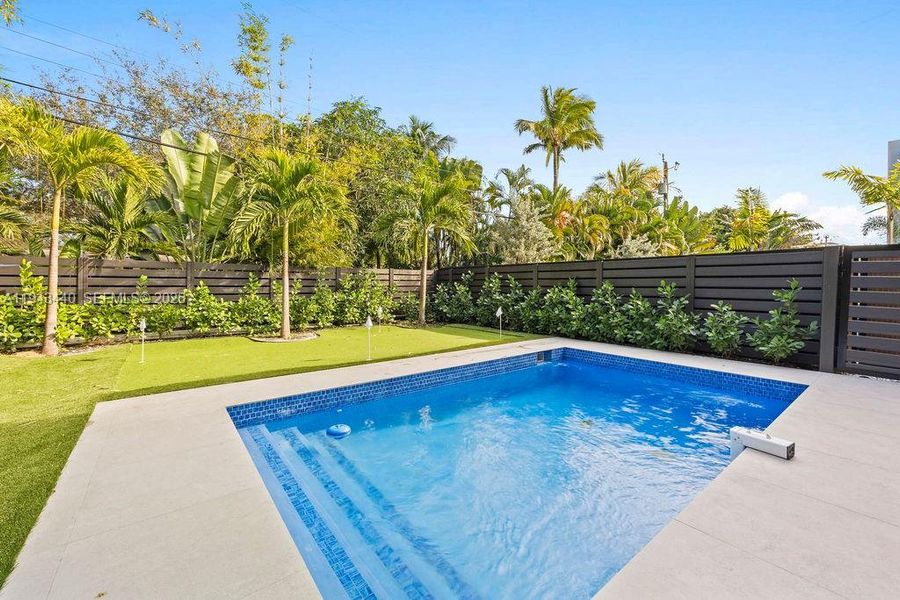 Exterior details and patio area of a home in , Fort Lauderdale (Image 33). Exterior details and patio area of a home in , Fort Lauderdale (Image 33).