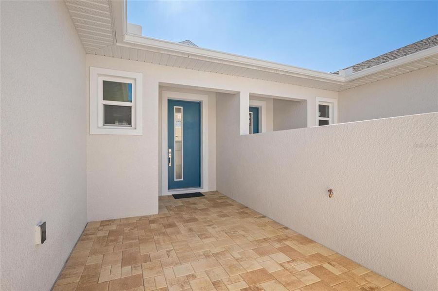 Spacious, unfurnished interior of a new home in , Tarpon Springs (Image 25).