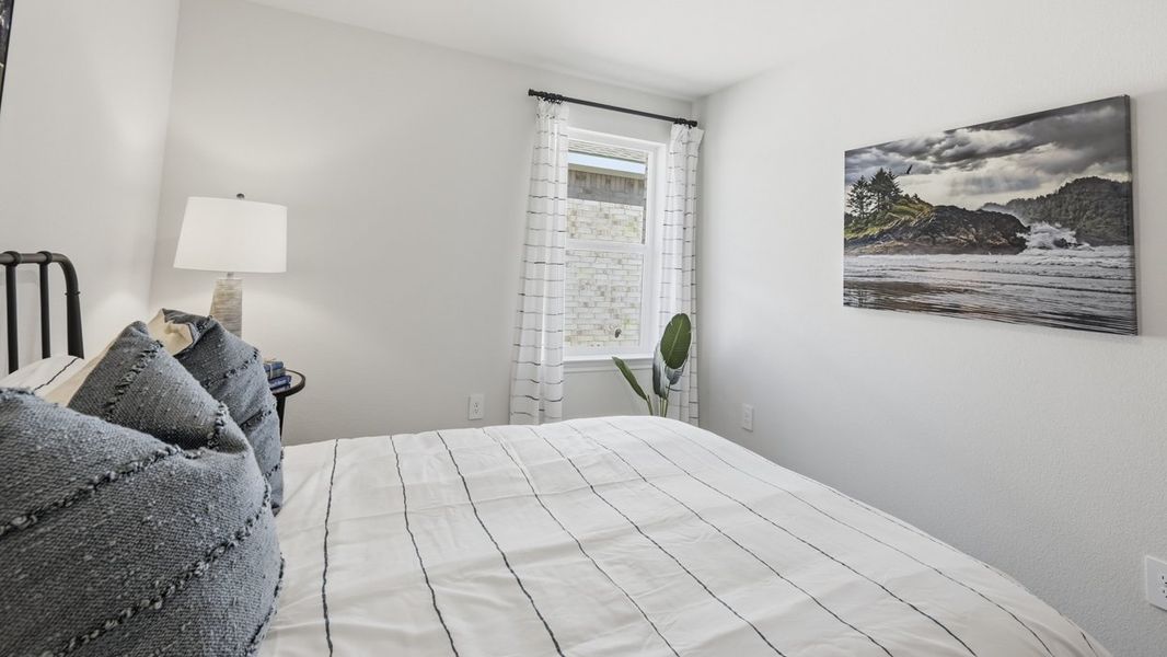 Representative furnished interior of a home built from the Elgin by D.R. Horton in Sanger Circle, Sanger (Image 19).