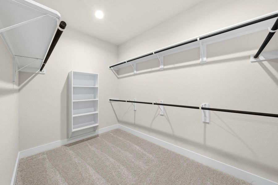 Spacious, unfurnished interior of a new home in Barton Creek Ranch, Conroe (Image 13).