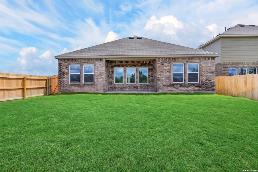 Exterior details and patio area of a home in Nopal Valley, San Antonio (Image 3).