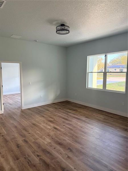 Spacious, unfurnished interior of a new home in , Deland (Image 14).