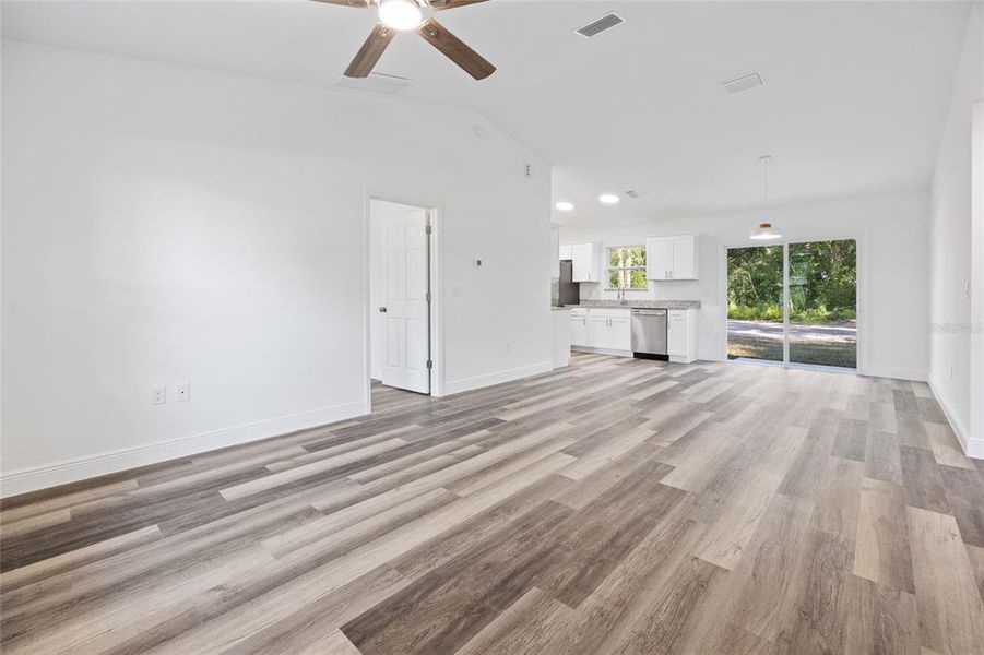 Spacious, unfurnished interior of a new home in , Summerfield (Image 9).