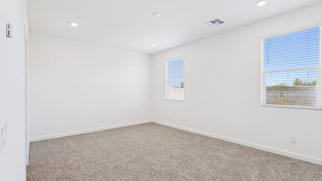 Spacious, unfurnished interior of a new home in Del Rio Ranch, Avondale (Image 20).