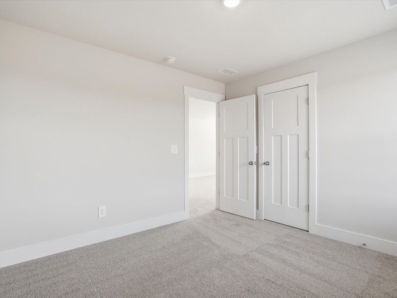 Spacious, unfurnished interior of a new home in Ashby Woods, Boiling Springs (Image 16).