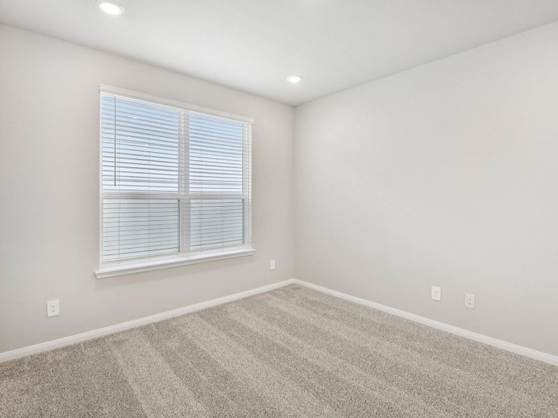 Spacious, unfurnished interior of a new home in Pinewood Trails - Luxe Series, Atascocita (Image 12).