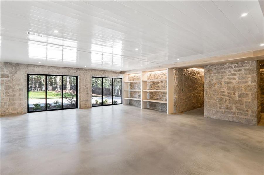 Spacious, unfurnished interior of a new home in , Atlanta (Image 17).