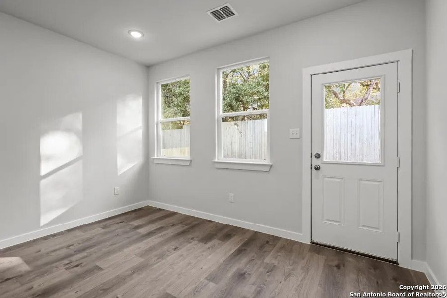 Spacious, unfurnished interior of a new home in Summerlin, San Antonio (Image 18).
