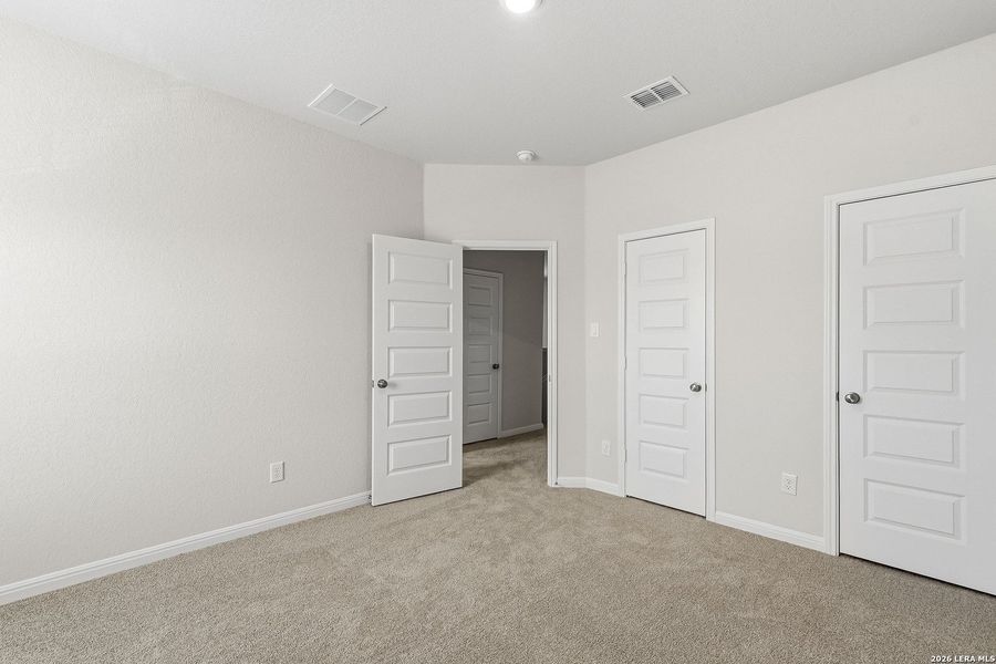 Spacious, unfurnished interior of a new home in Melissa Ranch, San Antonio (Image 16).