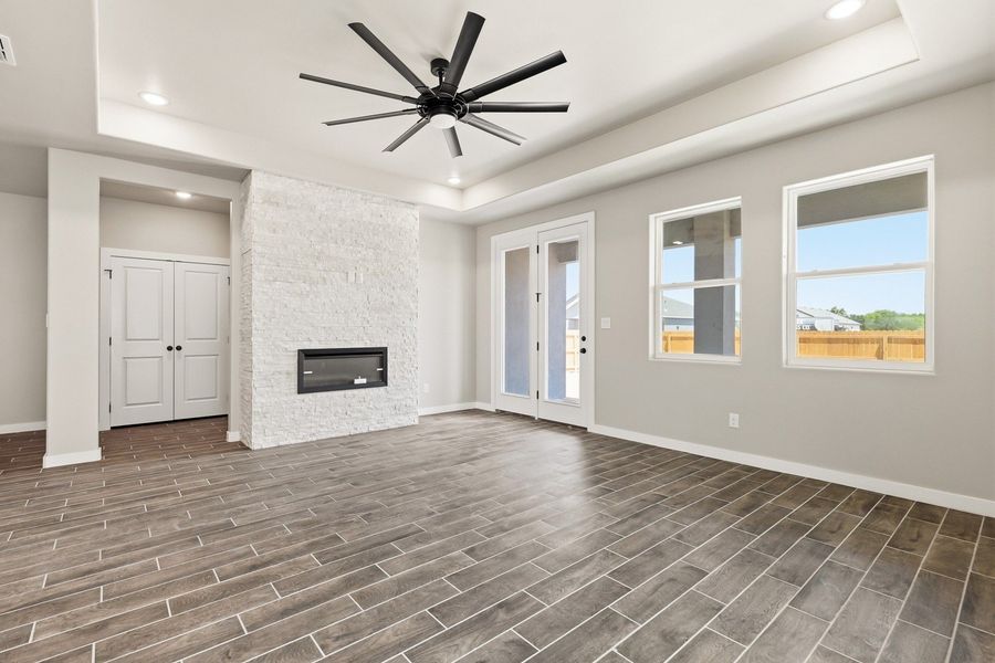 Spacious, unfurnished interior of a new home in Paloma Ranch, Harlingen (Image 7).