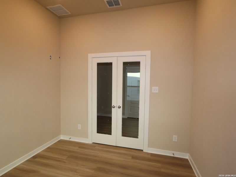 Spacious, unfurnished interior of a new home in Cinco Lakes, San Antonio (Image 32).