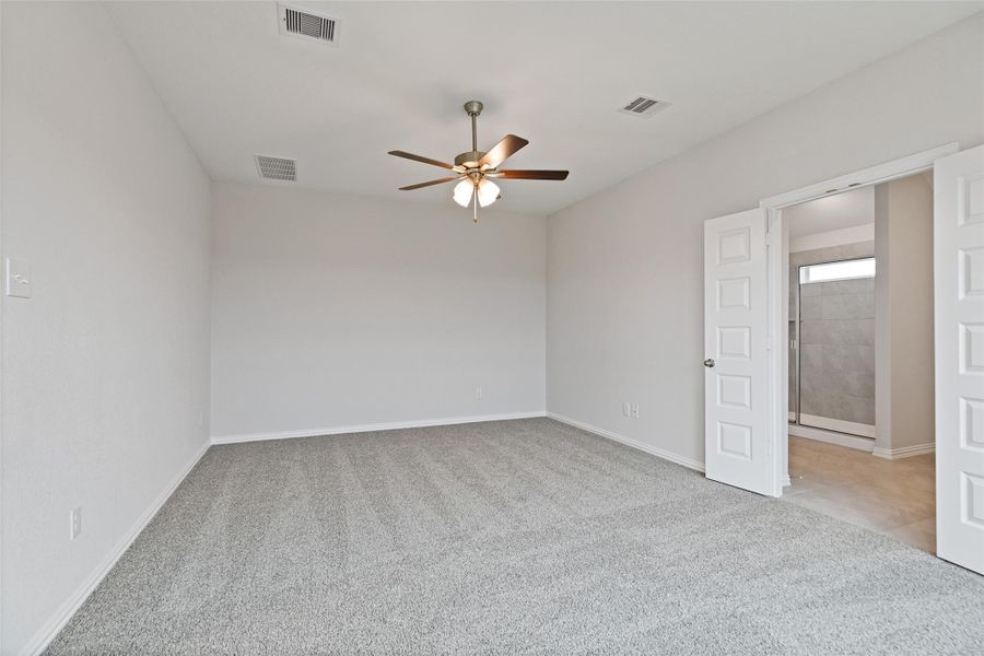 Spacious, unfurnished interior of a new home in Oakwood Estates, Waller (Image 28).