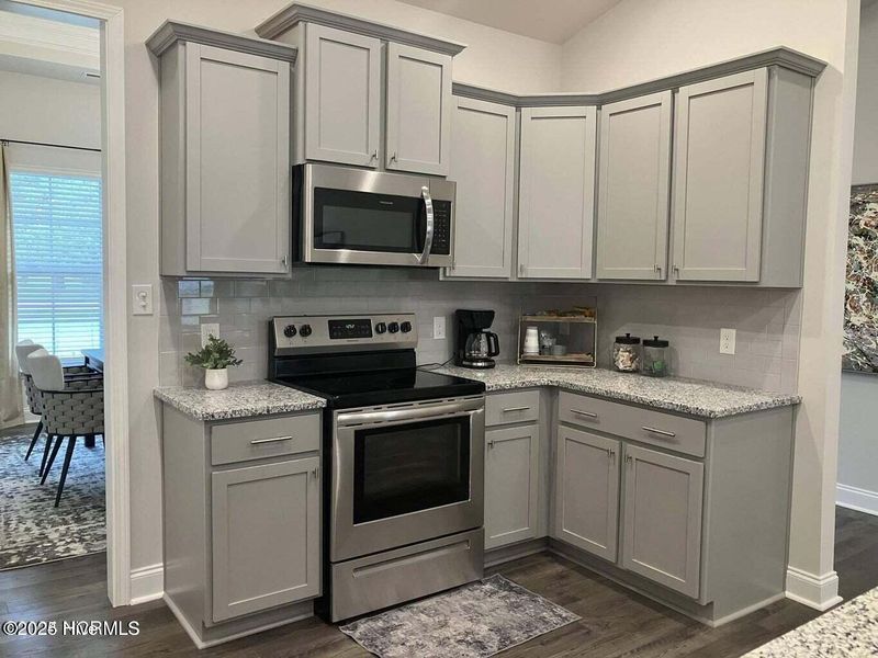 Furnished interior view inside a new home in Fairfield Harbour, New Bern (Image 8).