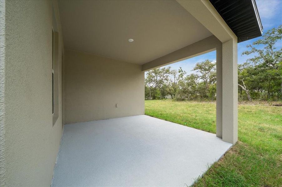 Exterior details and patio area of a home in , Weeki Wachee (Image 39).