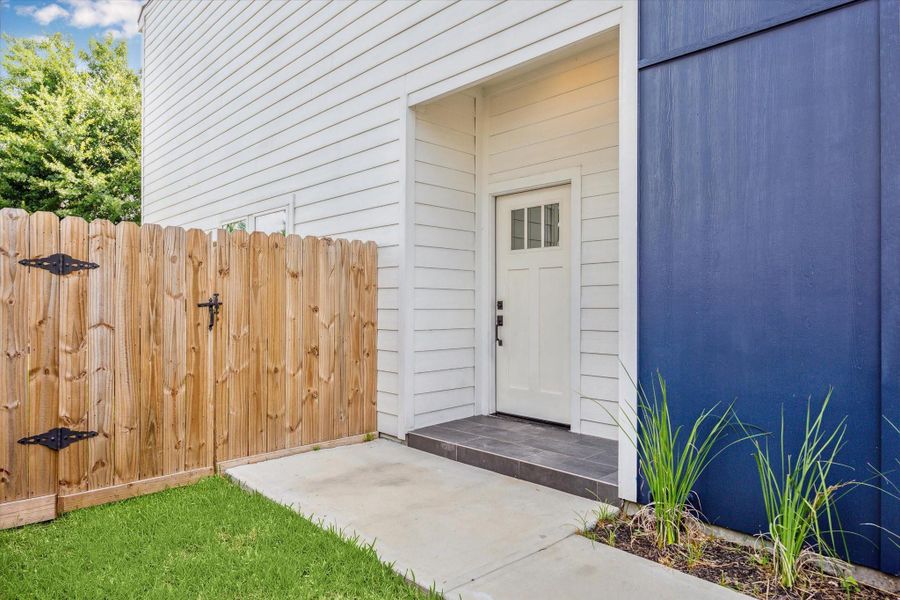 Welcoming Private Entry Welcoming Private Entry