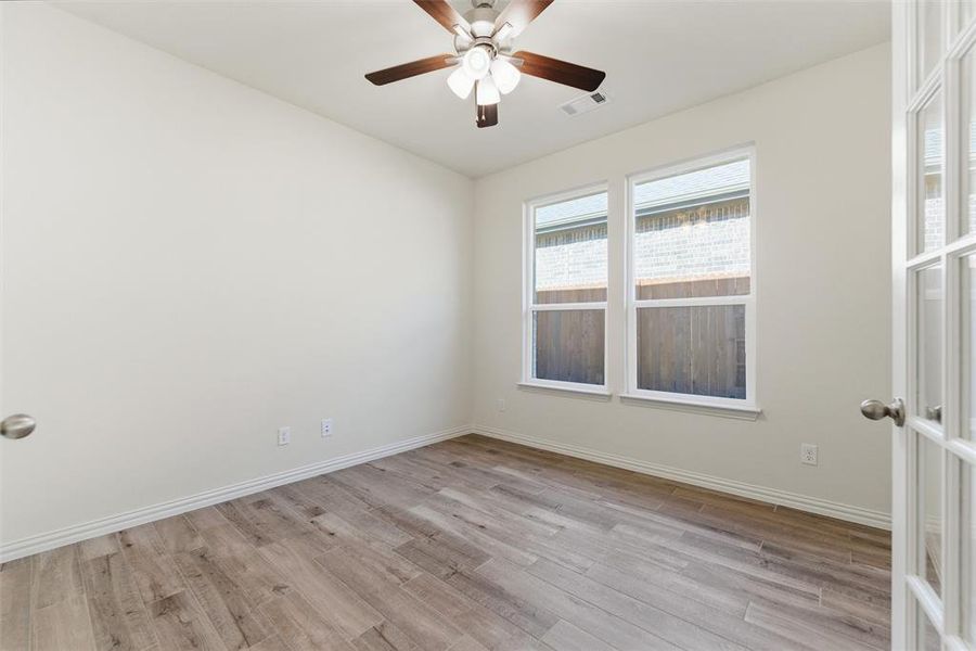 Spacious, unfurnished interior of a new home in Waterford Park, Weatherford (Image 33).