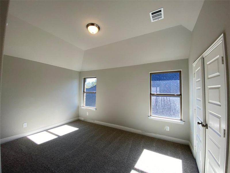 Bed 2 with vaulted ceilings Bed 2 with vaulted ceilings