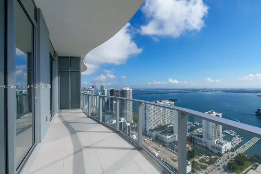 Condo located in Miami, FL showcasing its design and architecture (Image 16).