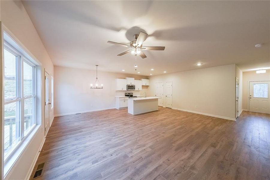 Spacious, unfurnished interior of a new home in , Gainesville (Image 13).