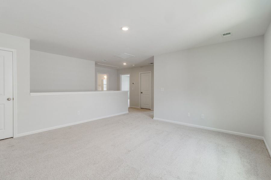 Spacious, unfurnished interior of a new home in Ellington, Elgin (Image 30).