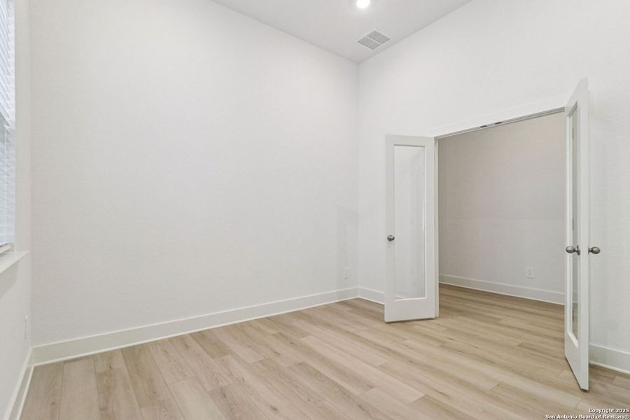 Spacious, unfurnished interior of a new home in Sagebrooke - Classic Series, San Antonio (Image 38).